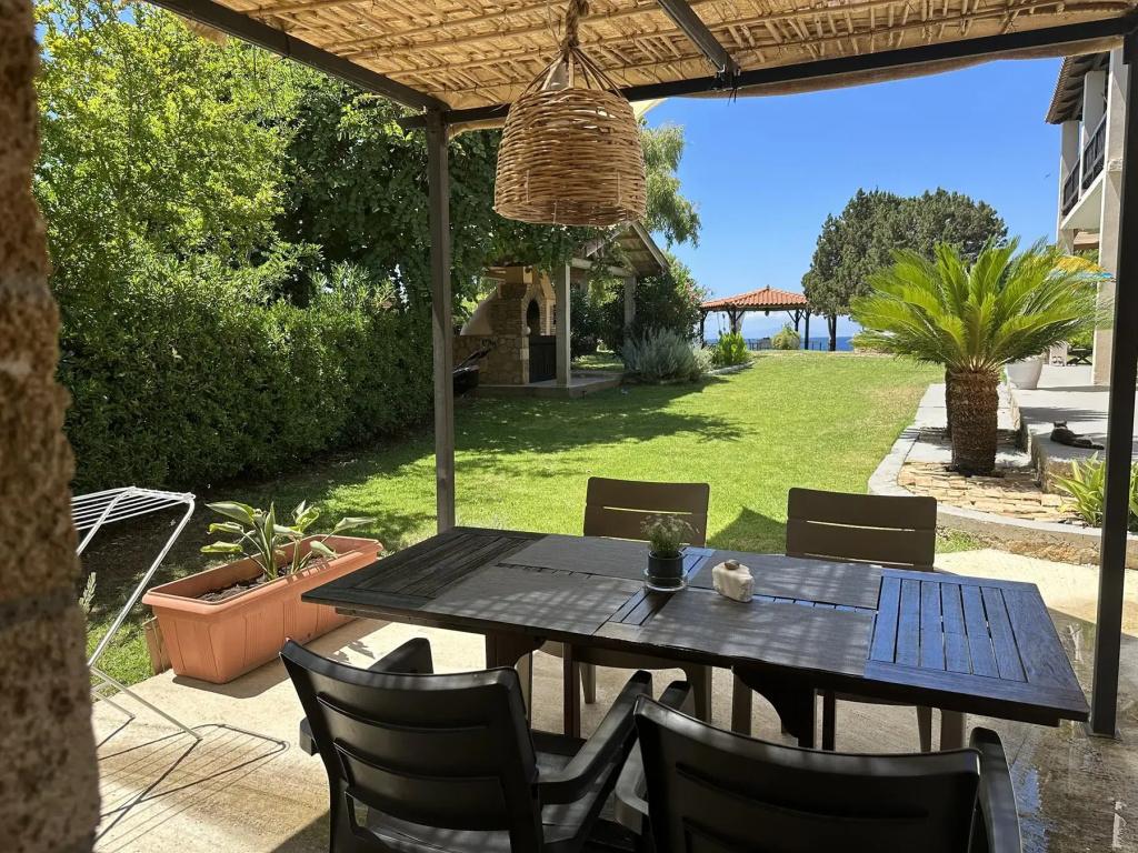 Genari Beach Apartments
