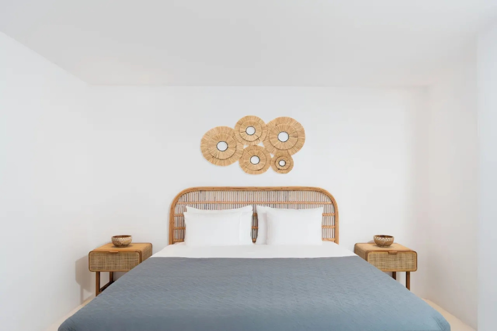Deluxe Double room with pool view (full double bed)
