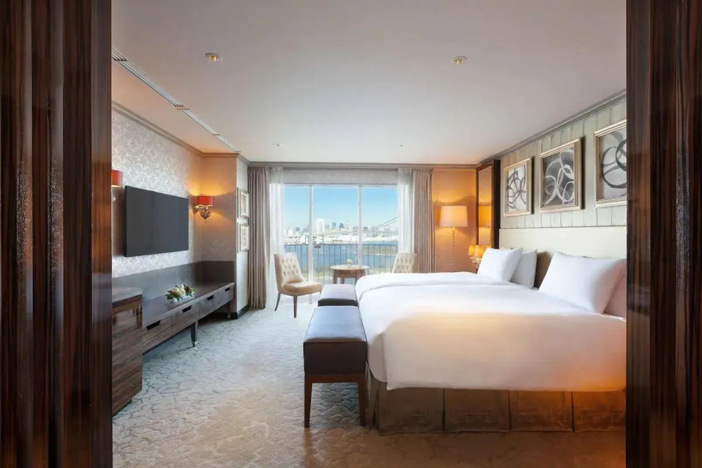 Royal Garden Double Suite twin beds