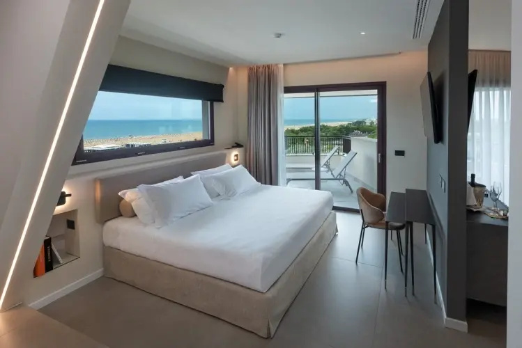 Wellness Millennial Double Suite with sea view (full double bed)