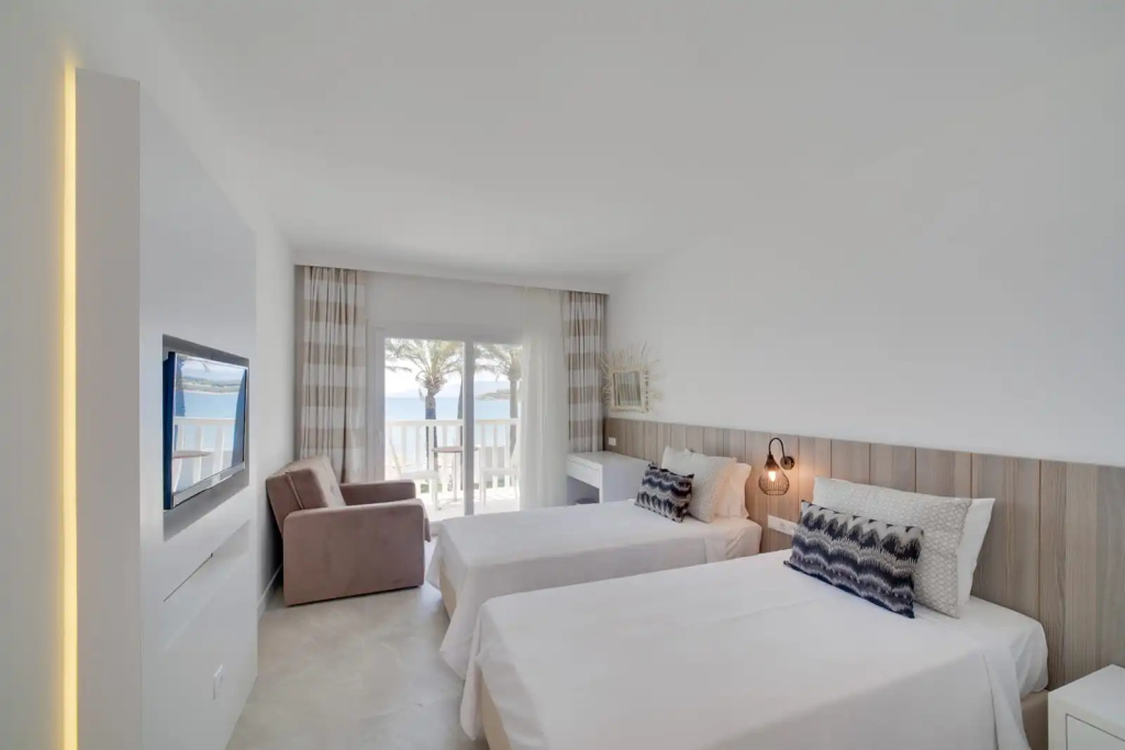 Standard Double room with sea view (twin beds)