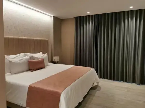 Double Suite with balcony (full double bed)
