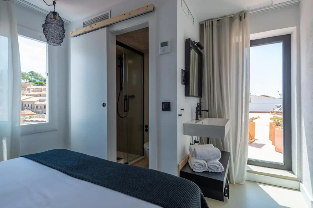 Mar Menuda Double Penthouse room (full double bed)