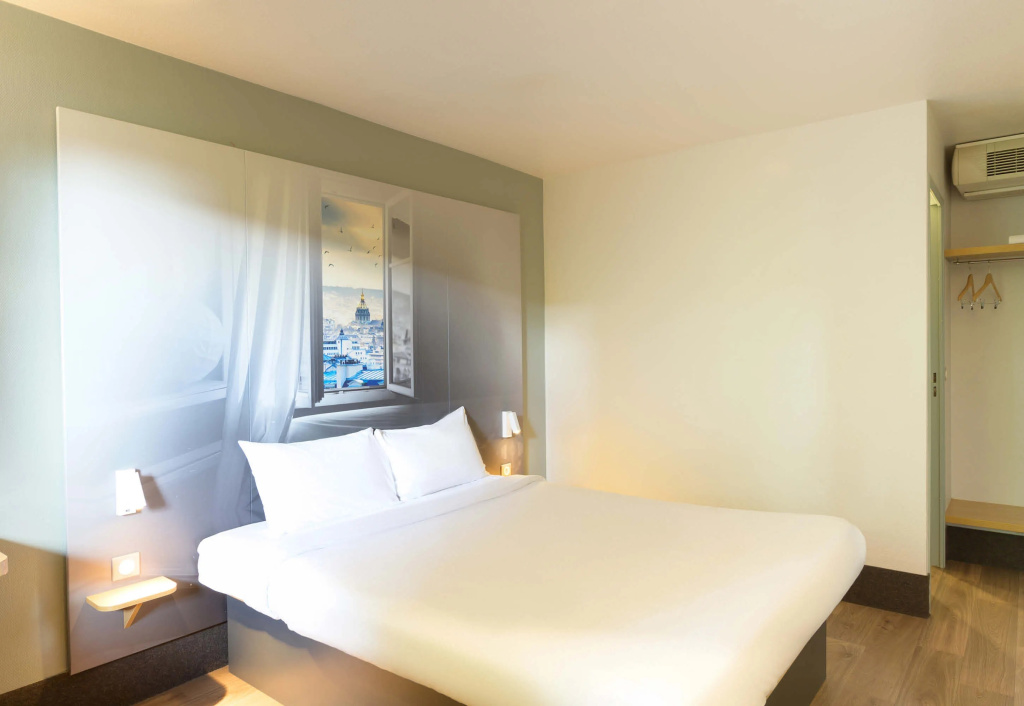Double room (full double bed)