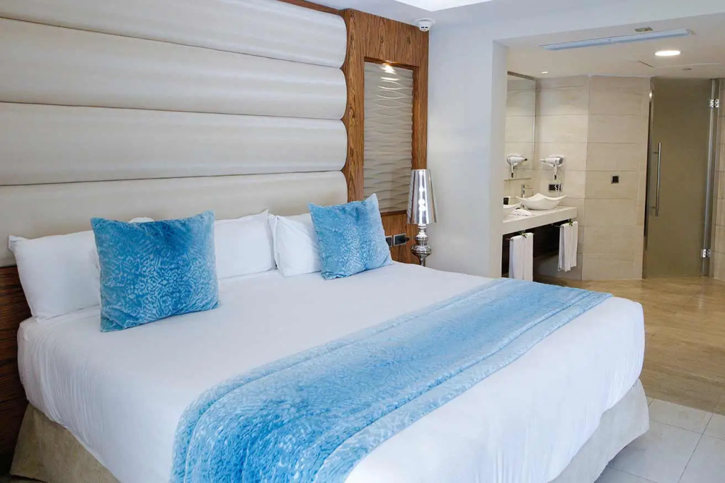1 Bedroom Double Club Mirage Suite with Outdoor Jacuzzi 18+ (full double bed)
