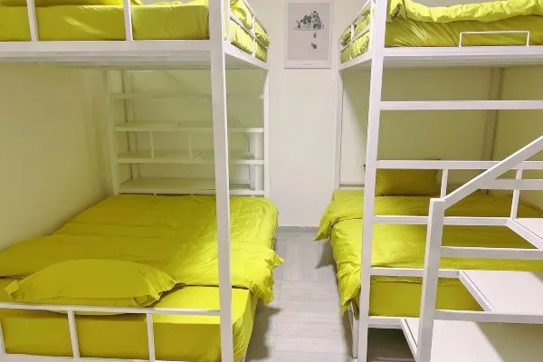 Lemon Youth Hostel room