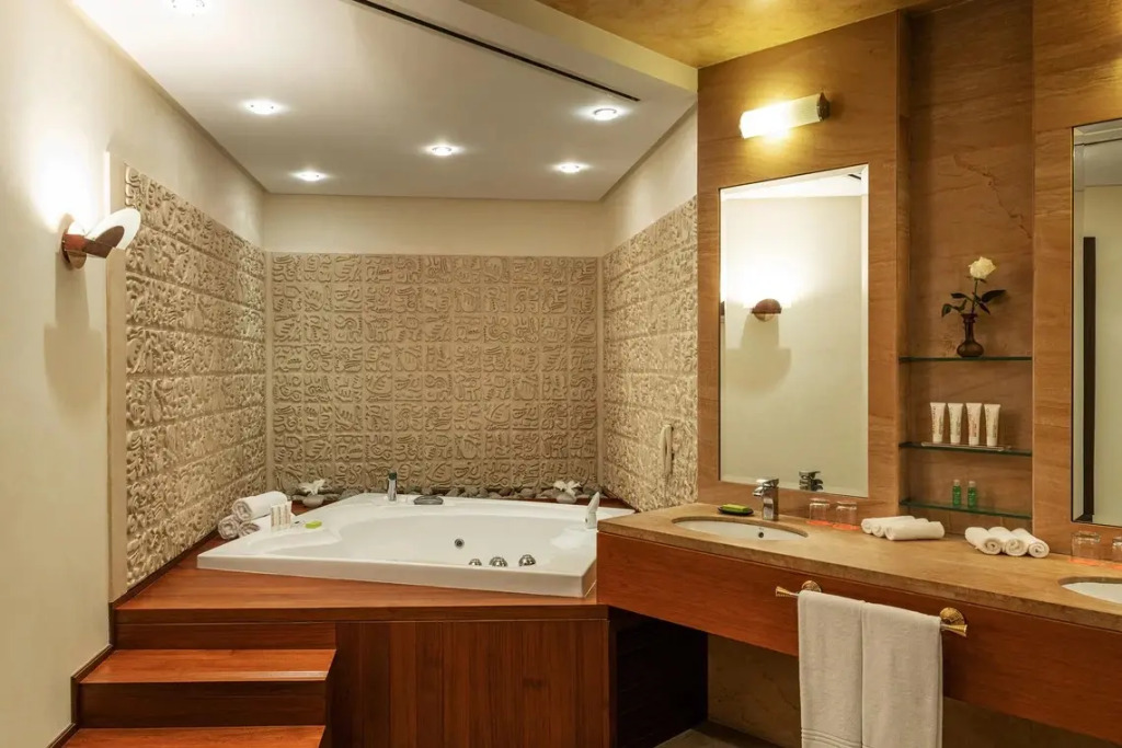 Клубный люкс Пентхаус с 3 комнатами с балконом и с видом на океан в Le Meridien Al Aqah Beach