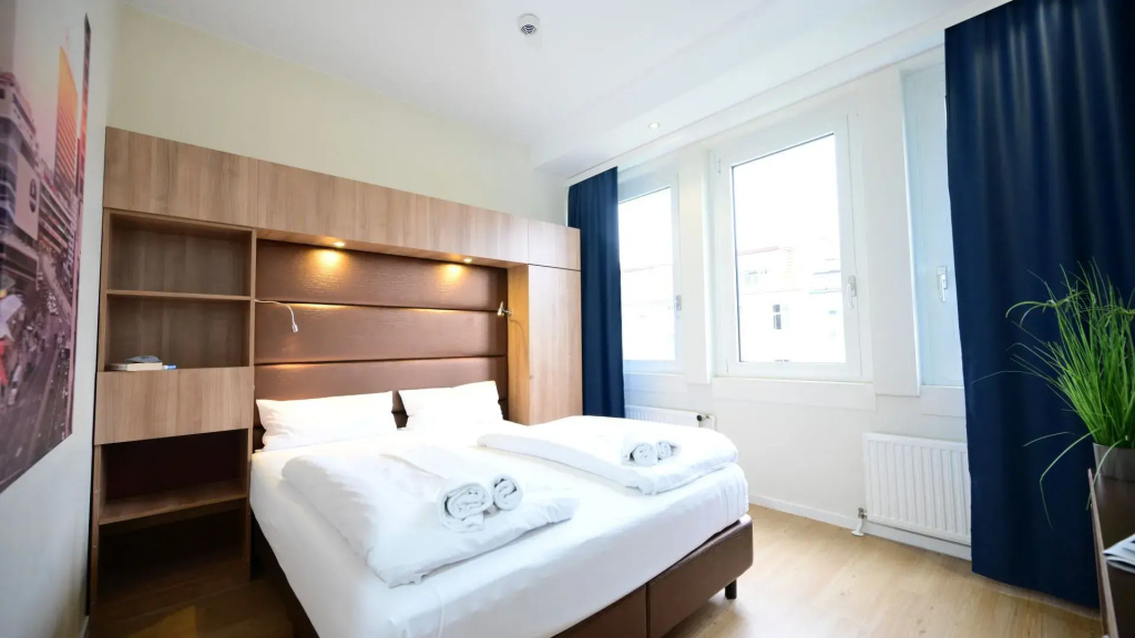 Two Plus Double room with courtyard view (full double bed)