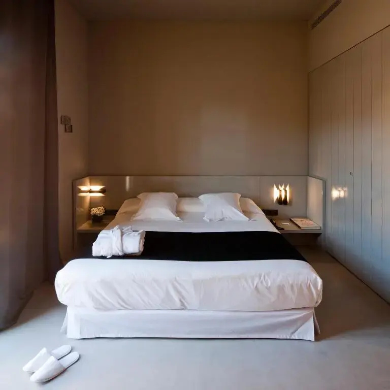 Double room (full double bed)