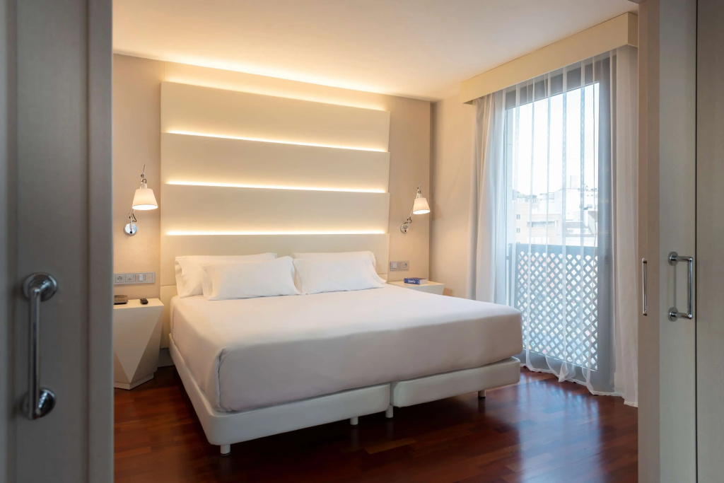 Double Junior Suite (full double bed)