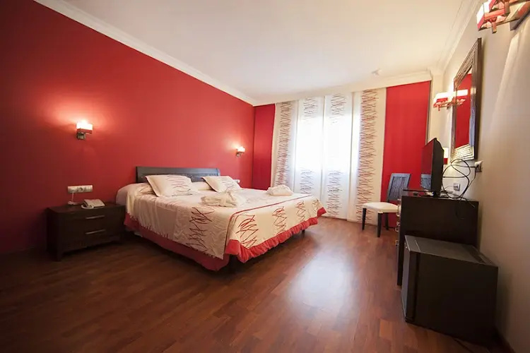 Double Suite Theme (full double bed)