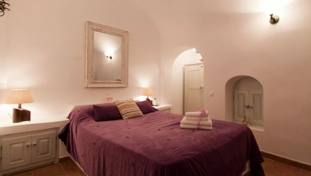 Superior Double Suite with Caldera view (full double bed)