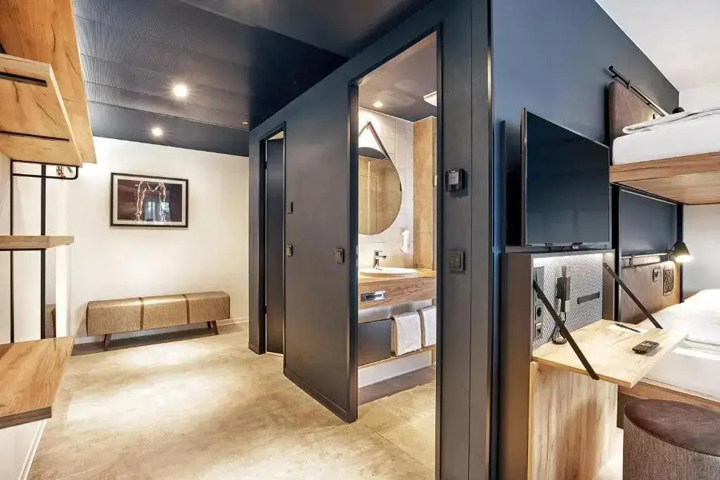 Трёхместный номер в H2 Hotel München Olympiapark