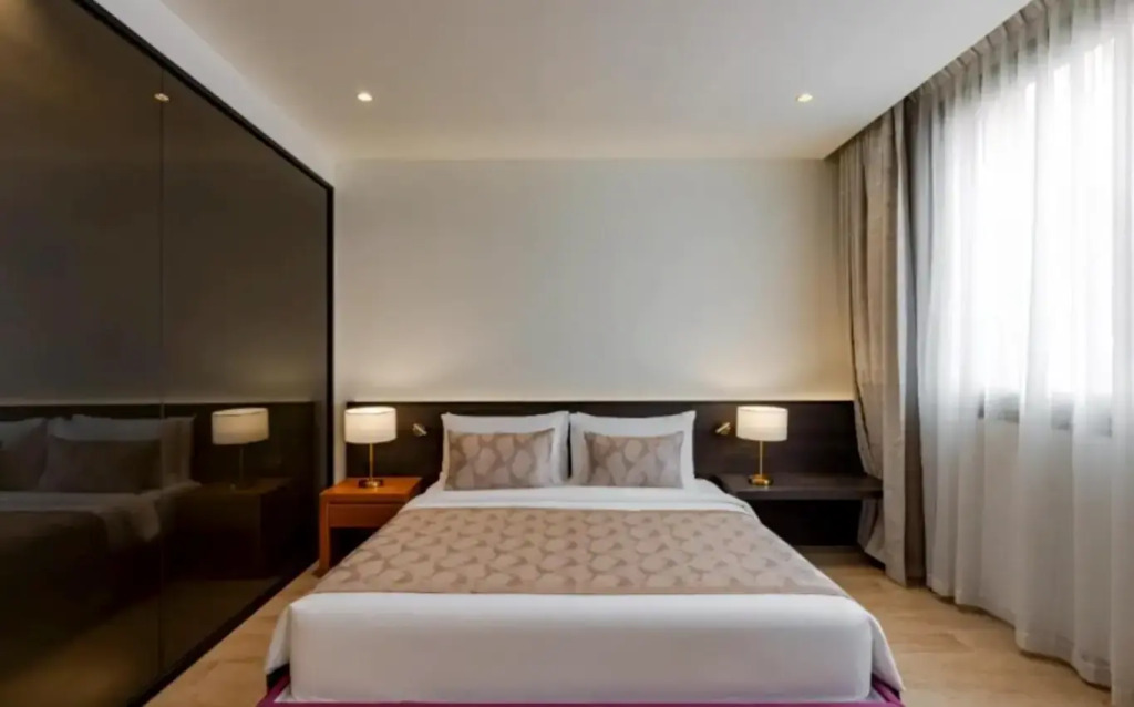 Двухместный номер Premium Raining Street View двуспальная кровать в Voco Monaco Dubai