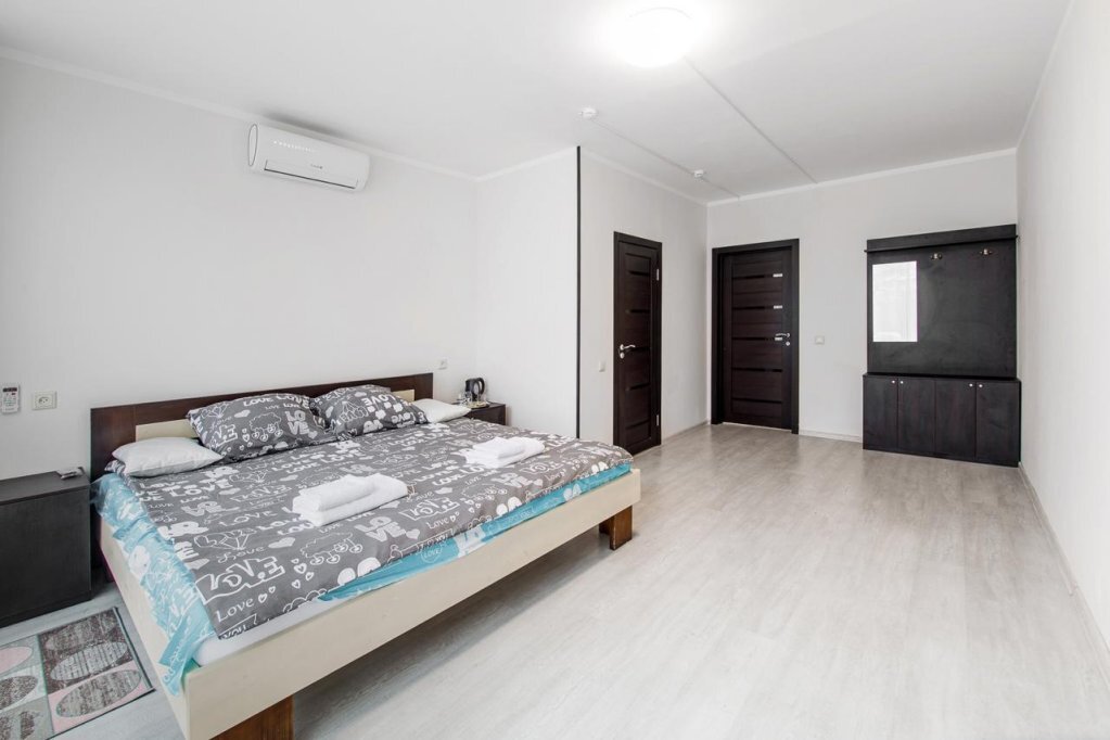 Двухместный полулюкс двуспальная кровать в Мак