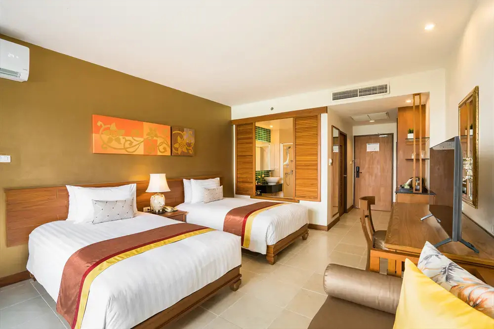 Deluxe Double room with side sea view (twin beds)