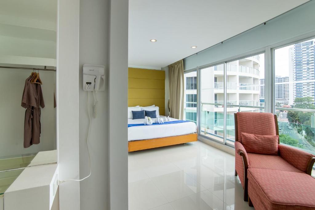 Люкс Panoramic с 2 комнатами с видом на море в Royal Beach View Suites