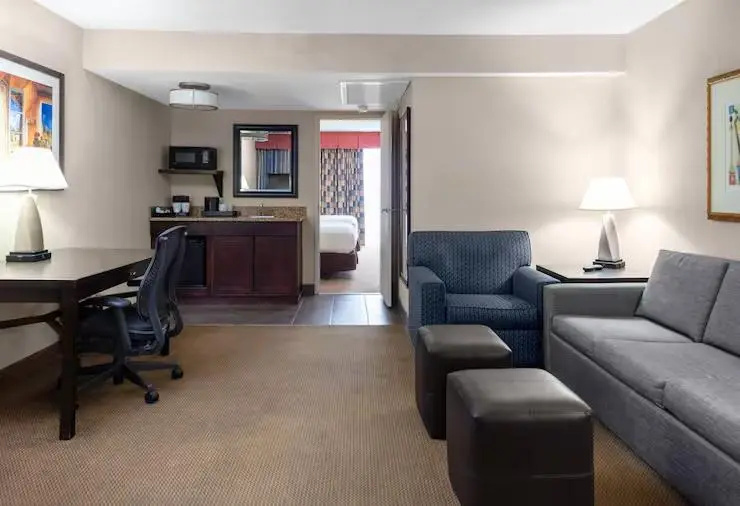 Embassy Suites Kansas City Plaza - Chambres