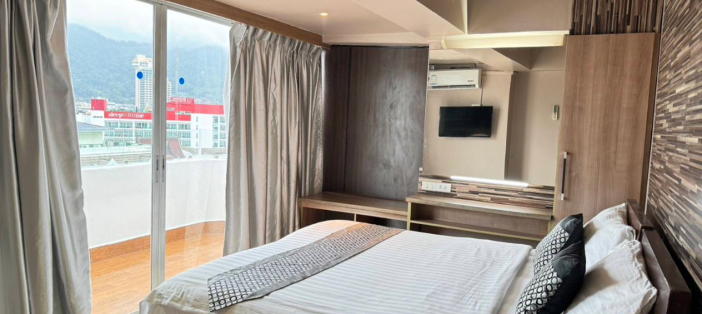 Люкс с 2 комнатами с видом на море в Patong Heritage
