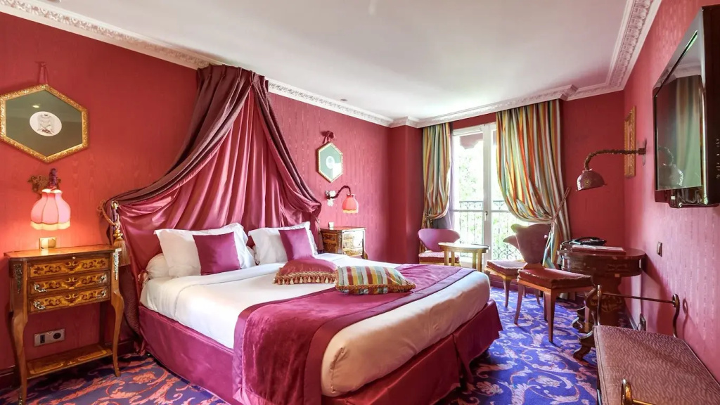 Deluxe Double room (full double bed)