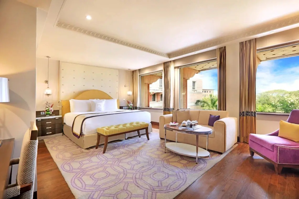 ITC One Double room (full double bed) (bed type is subject to availability, lounge access, pool access)