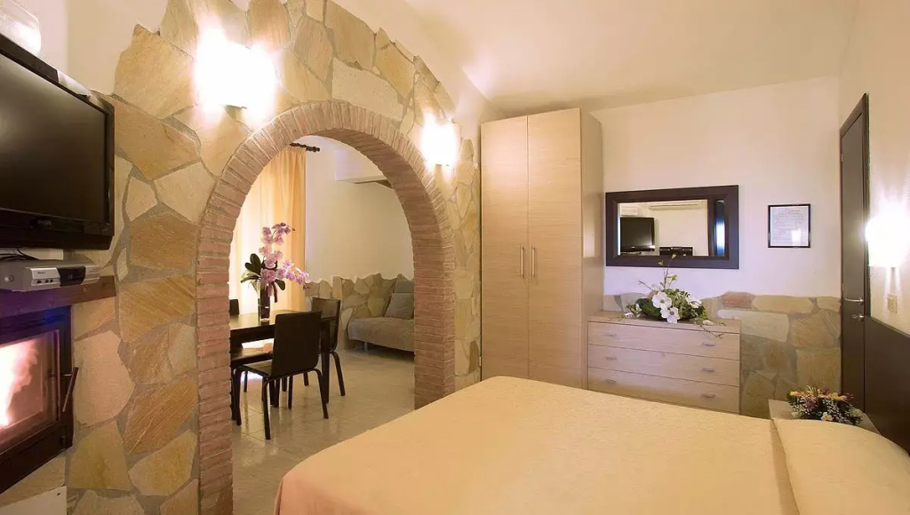 Le Palme Double Suite (full double bed)