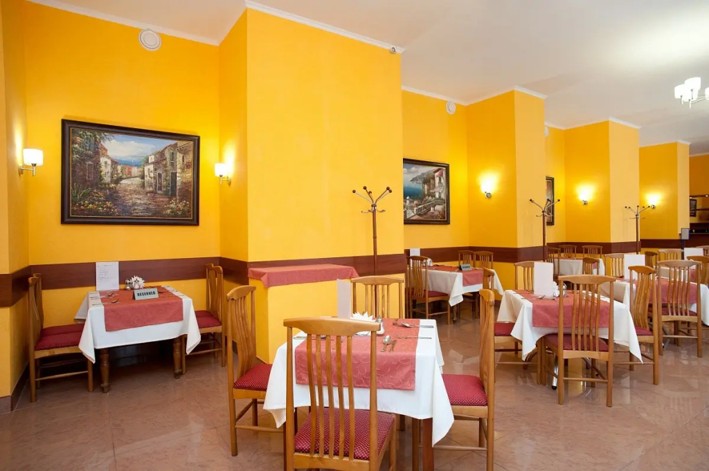 Food & Beverage