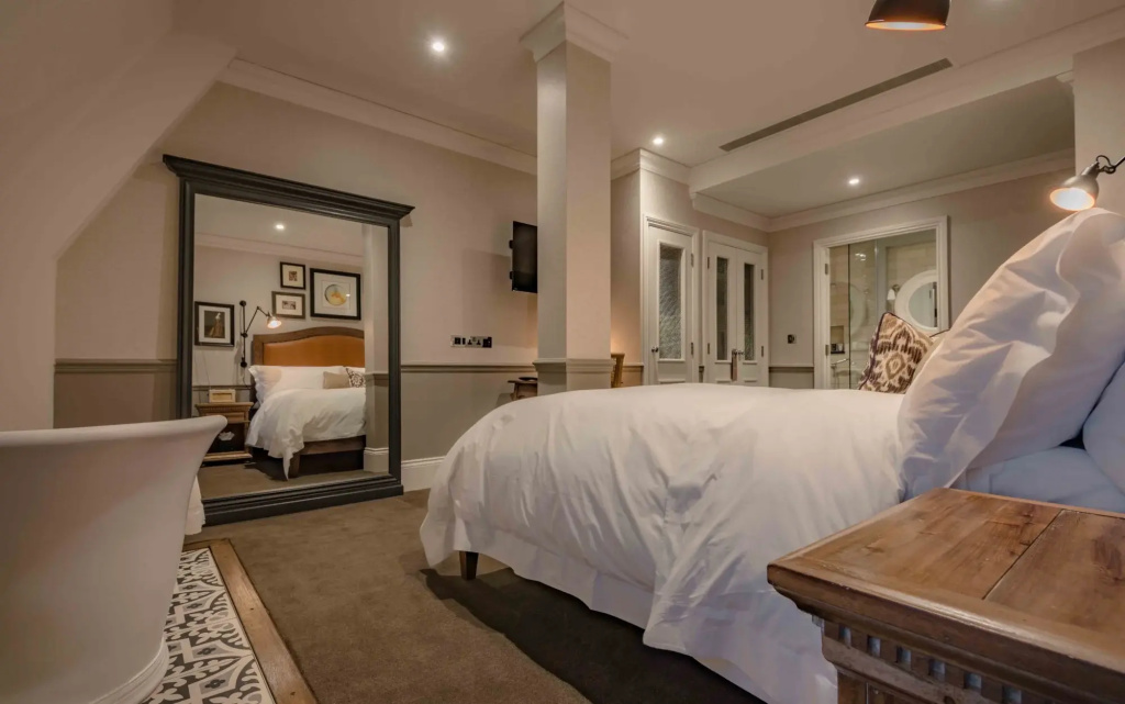 Comfy Double room (full double bed)