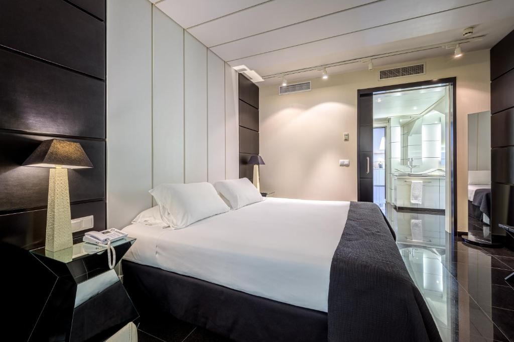 The Ladies Double Suite (full double bed)