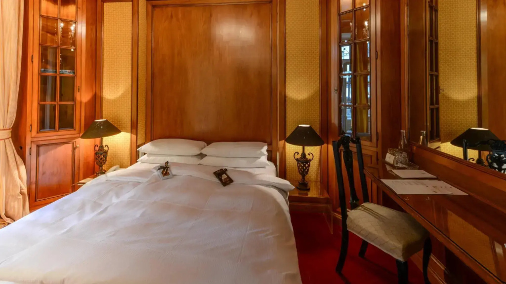 Standard Double room (full double bed)