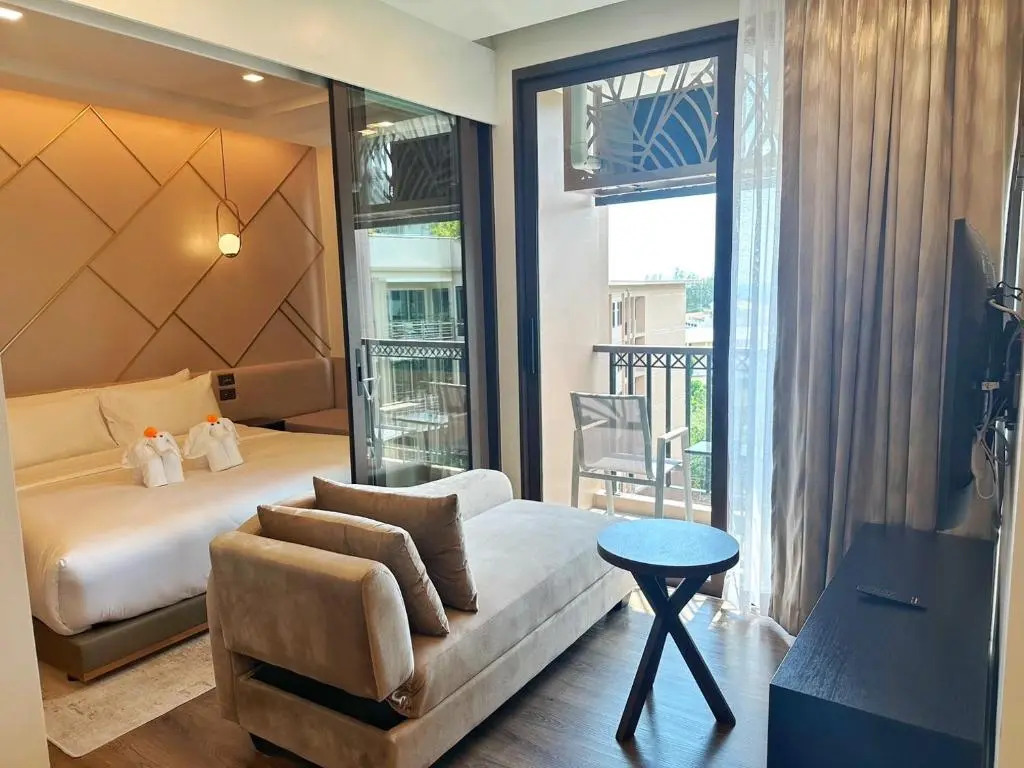 Двухместный номер Deluxe двуспальная кровать в The Proud Karon Beach Phuket Trademark Collection By Wyndham
