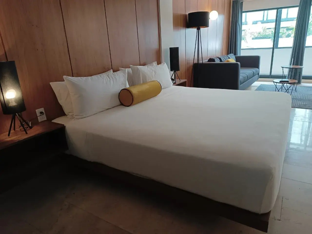 Double Suite (full double bed)