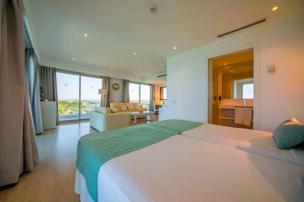 Royal Double Suite seafront (twin beds)