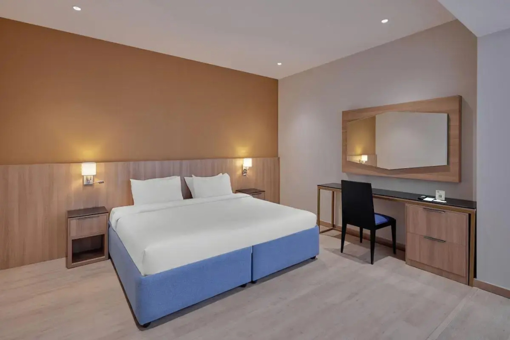 Premium Double Suite full double bed