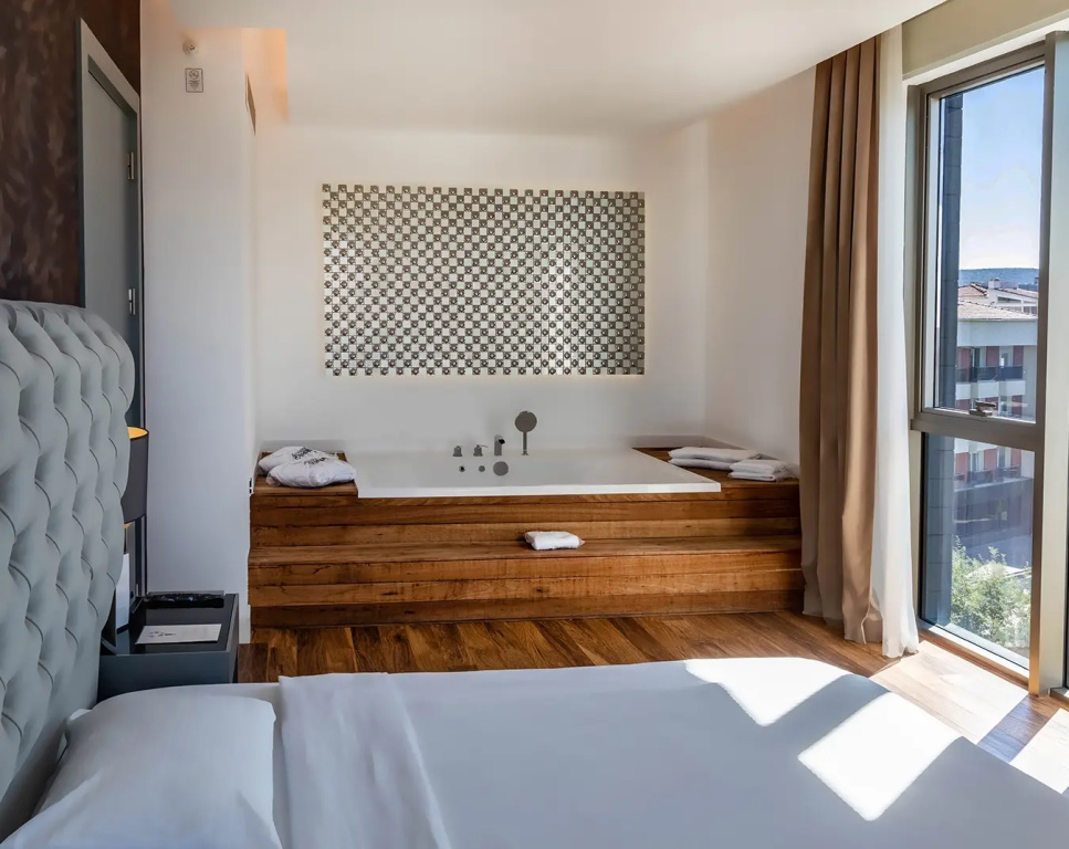 Deluxe Double Suite full double bed