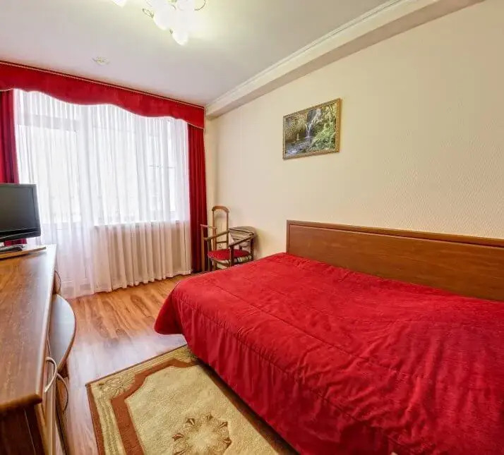 Двухместный номер Comfort двуспальная кровать в Сaнaторий им. З0-лeтия Пoбeды