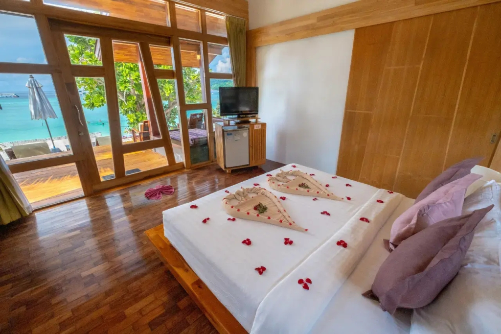 Бунгало Beach View Honeymoon в Bundhaya Villas Koh Lipe