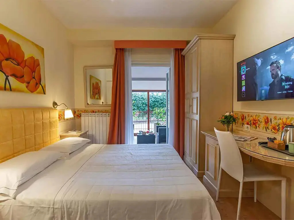Small Economy Double room with balcony (full double bed)