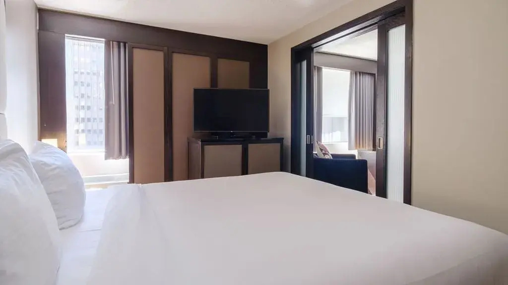 Stylish Executive Double Suite (full double bed)