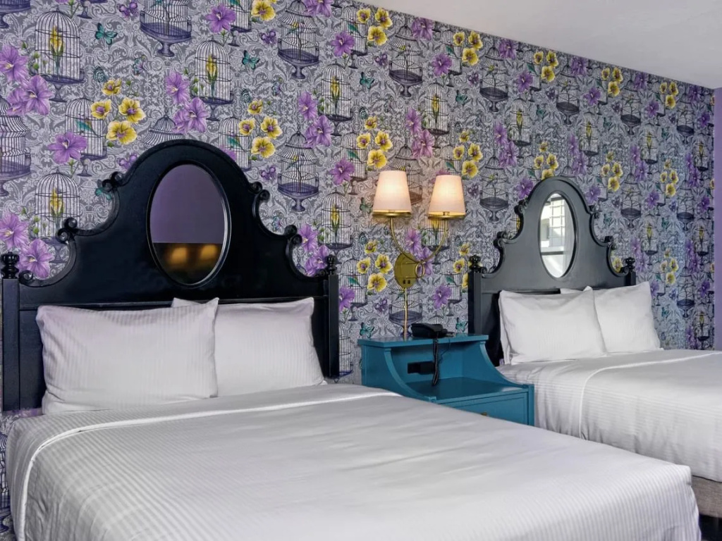 Deluxe Quadruple room with courtyard view