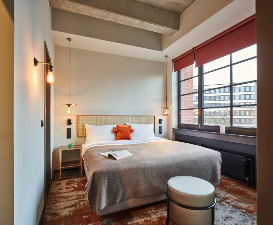 Spacehood Double room (full double bed)