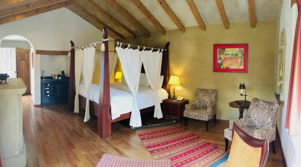 Deluxe Double Suite (full double bed)