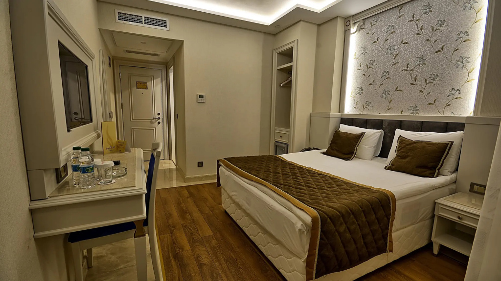 Double room (full double bed)