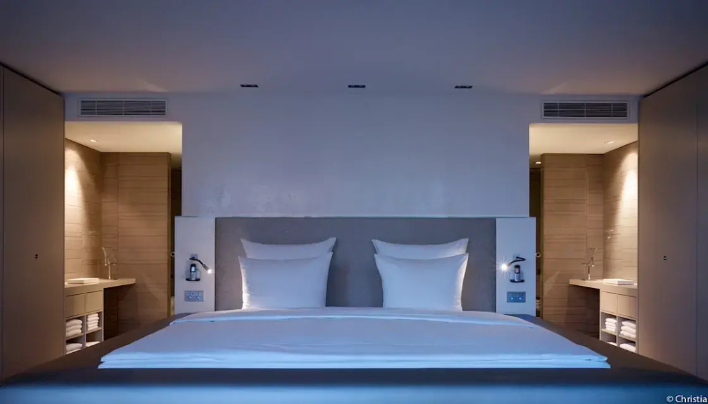 Double Top Of The Town (full double bed)