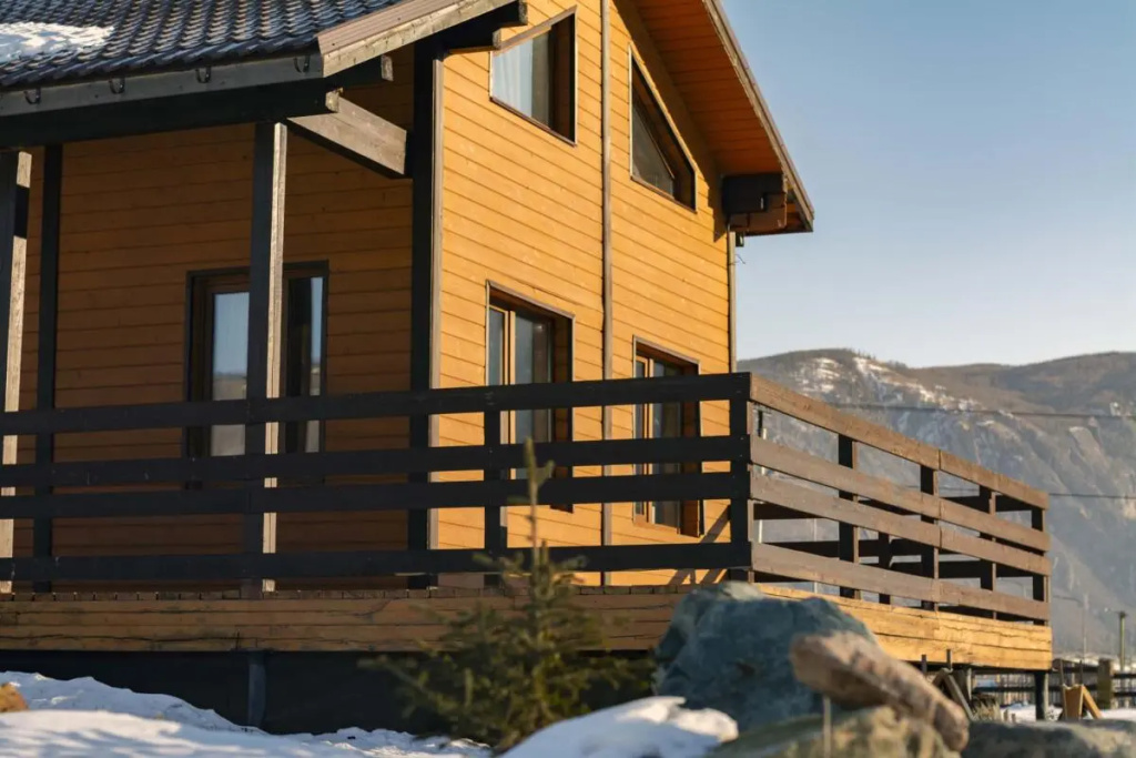 Antarctic Quintuple Cottage