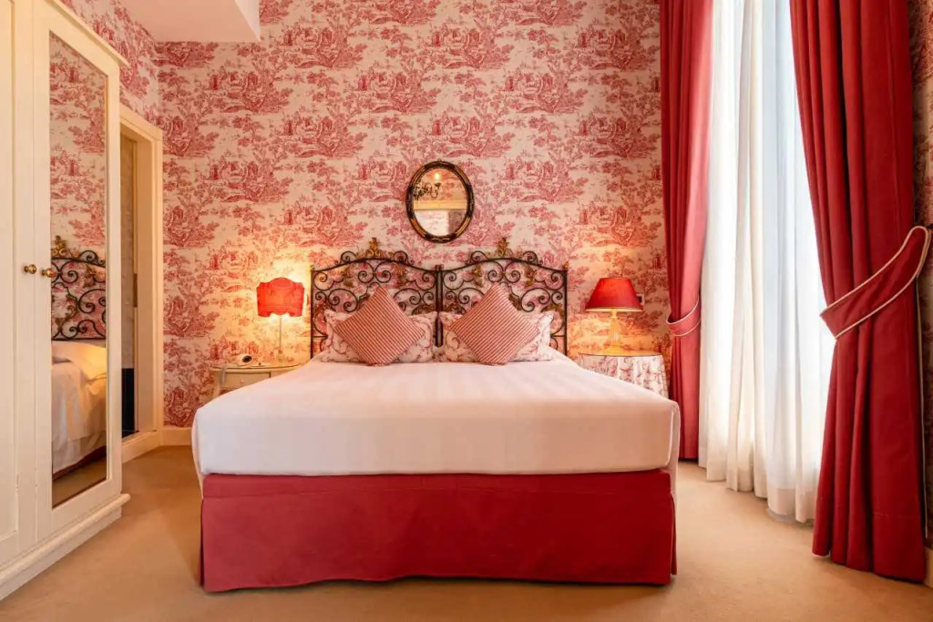Двухместный полулюкс с видом на канал двуспальная кровать в Hotel Principe