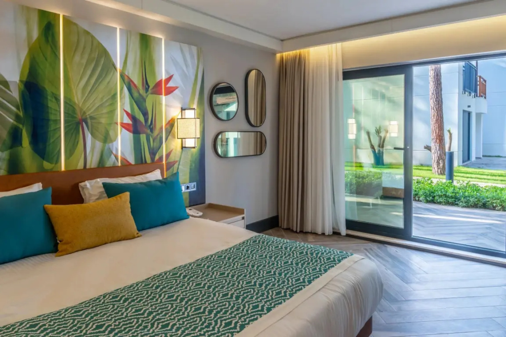 Front Yard Standard room with garden view