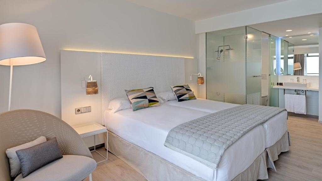 Premium Double room with ocean view (full double bed)