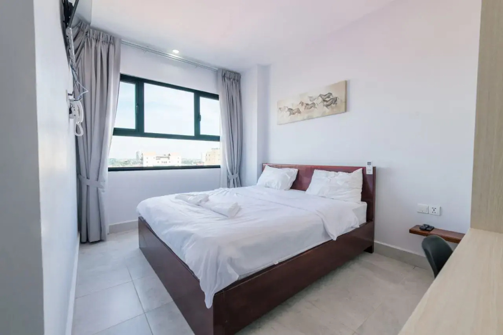 Deluxe Double room (full double bed)