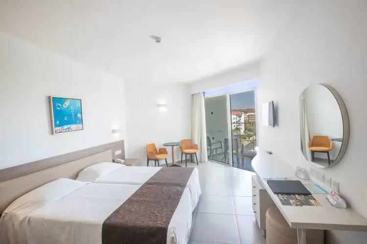 Vassos Nissi Plage Hotel & Spa - Chambres